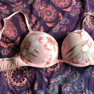 VS PINK WEAR EVERYWHERE SUPER PUSH UP BRA